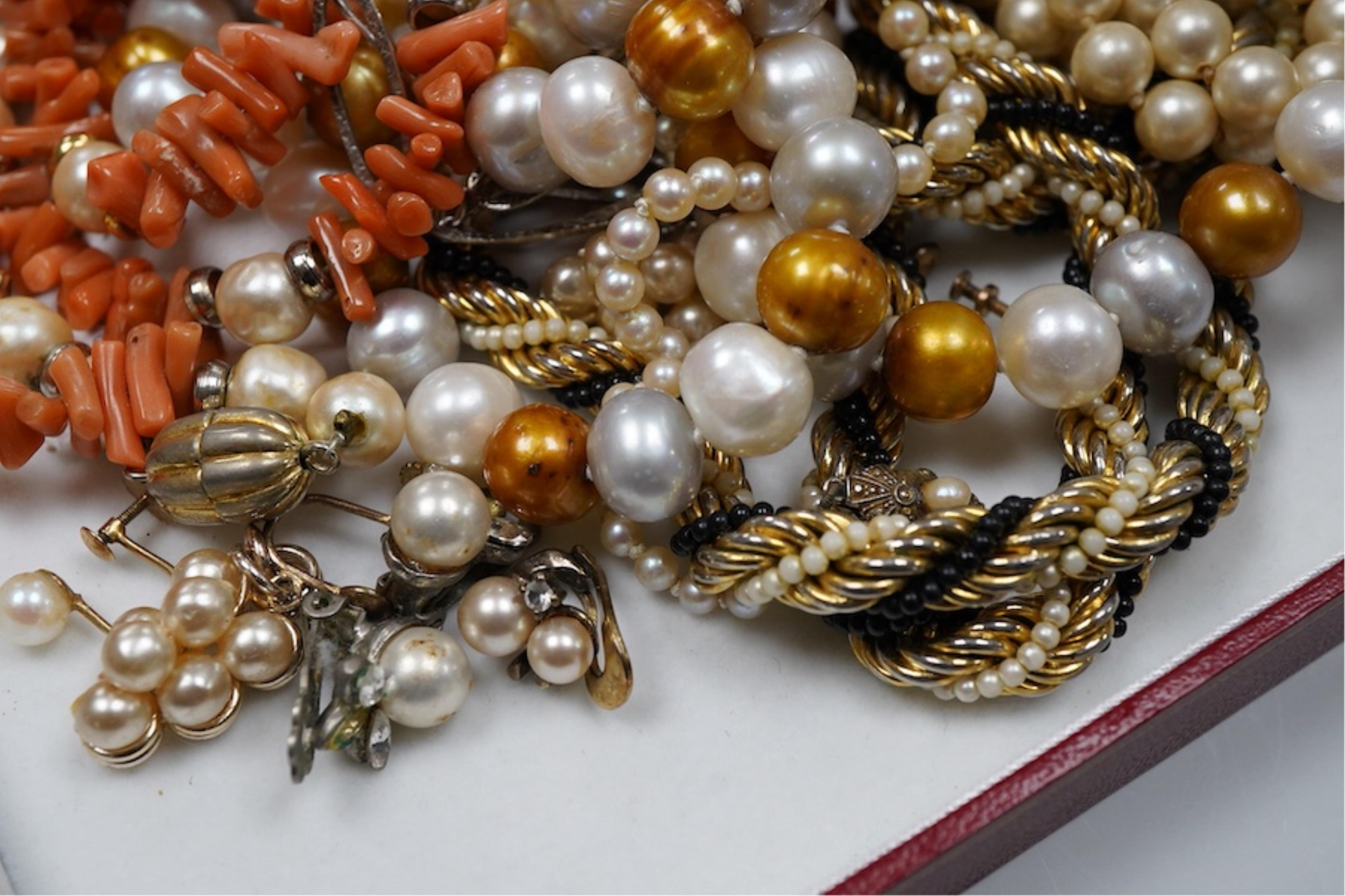 A collection of jewels, comprising: a three-coloured cultured pearl necklace; a graduated cultured pearl necklace; a pair of cultured pearl earrings, screw fittings, stamped 9CT; a silver necklace of textured linking, Br